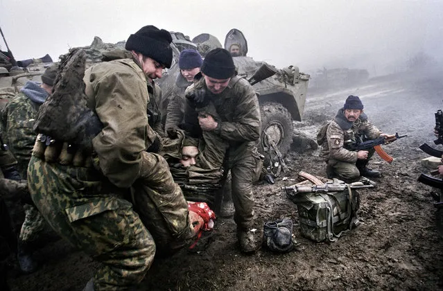 Soldiers wounded during an attack in Tsentaroy, Chechnya, in December 1999. (Photo by Yuri Kozyrev/Noor Photo)