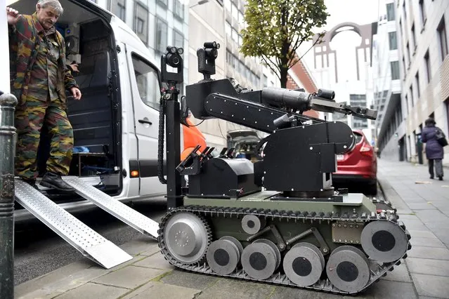 A bomb disposal robot is deployed during an alert in Brussels, Belgium, November 16, 2015, following the deadly attacks in Paris. (Photo by Eric Vidal/Reuters)