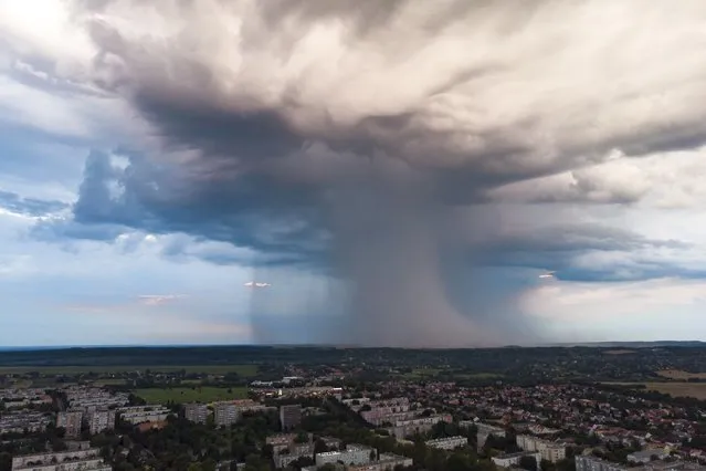 A huge storm approaches the city Nagykanizsa, 210 kms southwest of Budapest, Hungary, Saturday, July 21, 2018. (Photo by Gyorgy Varga/MTI via AP Photo)