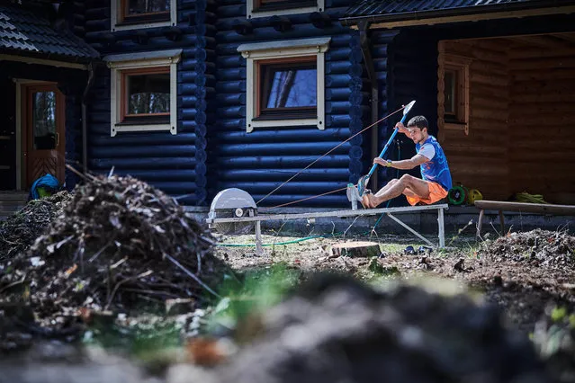 Sports Story Second Prize. Canoeist Jiri Prskavec trains in front of his house during a coronavirus state of emergency in the Czech Republic. (Photo by Barbora Reichová/Istanbul Photo Awards 2021)