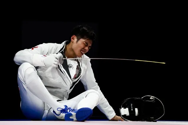 Hong Kong's Cheung Siu Lun reacts after falling down during the match against Germany's Andre Sanita in the mens individual foil qualifying bout during the Tokyo 2020 Olympic Games at the Makuhari Messe Hall in Chiba City, Chiba Prefecture, Japan, on July 26, 2021. (Photo by Maxim Shemetov/Reuters)
