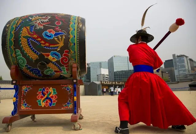 A palace guard beats a drum during a change of guards ceremony in Gyeongbokgung Palace in Seoul, May 6, 2015. (Photo by Thomas Peter/Reuters)