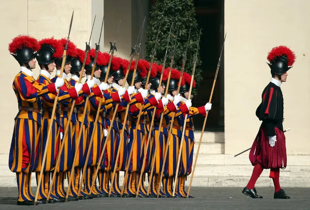Swiss Guards stand at attention prior to Lebanon's President Michel Aoun arrival to meet with Pope Francis at the Vatican March 16, 2017. (Photo by Stefano Rellandini/Reuters)