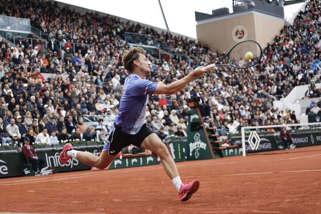 Belgium's David Goffin plays a shot against Germany's Alexander Zverev during their second round match of the French Open tennis tournament at the Roland Garros stadium in Paris, Thursday, May 30, 2024. (Photo by Aurelien Morissard/AP Photo)