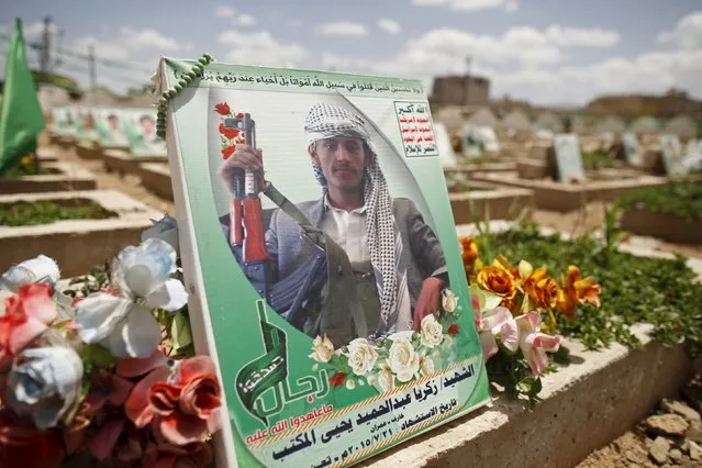 A poster of a Houthi fighter is seen on his grave, on the first day of a ceasefire in Yemen's capital Sanaa April 11, 2016. (Photo by Khaled Abdullah/Reuters)