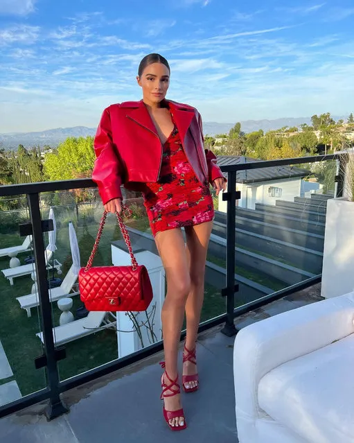 American fashion influencer, social media personality and actress Olivia Culpo celebrates being back at home with a sеxy red snap in the last decade of March 2022. (Photo by oliviaculpo/Instagram)