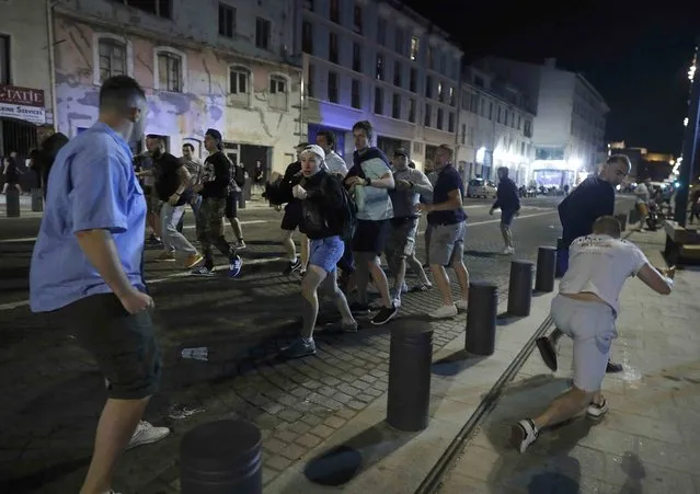 Local youths and supporters clash ahead of England's EURO 2016 match against Russia in Marseille, France, June 10, 2016. (Photo by Eddie Keogh/Reuters)