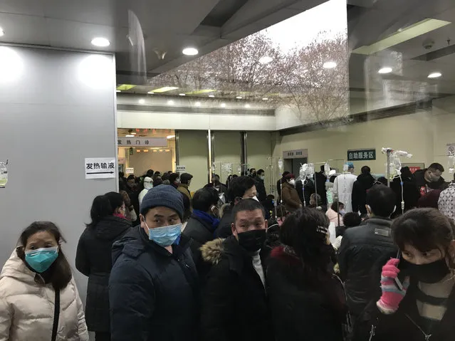 Patients queue up to seek treatment in Wuhan Tongji Hospital Fever Clinic, in Wuhan City, Hubei Province, China, 22 January 2020 (issued 23 January 2020). The outbreak of coronavirus has so far claimed 17 lives and infected more than 550 others, according to media reports. Authorities in Wuhan announced on 23 January, a complete travel ban on residents of Wuhan in an effort to contain the spread of the virus. (Photo by EPA/EFE/China Stringer Network)