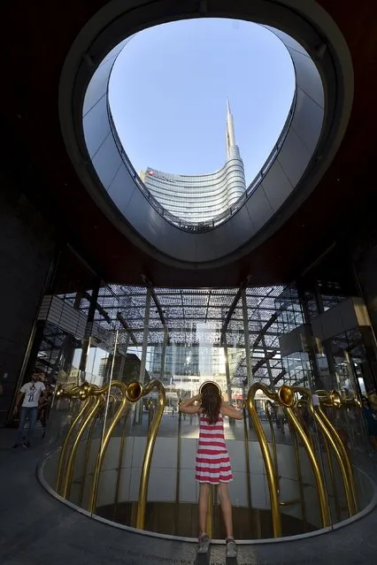 The Unicredit tower is seen from Gae Aulenti Square in Milan, August 29, 2015. (Photo by Flavio Lo Scalzo/Reuters)