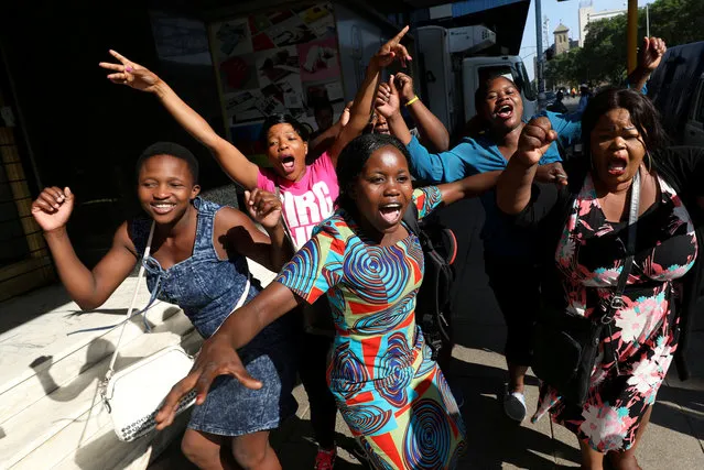 Zimbabweans celebrate in the morning sun after President Robert Mugabe resigned in Harare, Zimbabwe on November 22, 2017. (Photo by Mike Hutchings/Reuters)