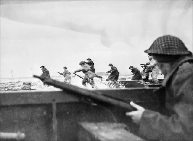 Canadian soldiers land on Courseulles beach in Normandy, June 6, 1944 as Allied forces storm the Normandy beaches on D-Day. (Photo by Getty Images)