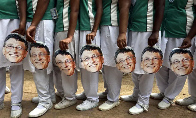 Indian schoolchildren holds masks with the face of Microsoft founder and philanthropist Bill Gates to mark his 60th birthday, at a school in Chennai on October 28, 2015. (Photo by AFP Photo)