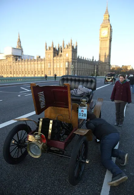 Participants inspect their vintage car after it had broken down during the annual London to Brighton veteran car run in London, Britain November 6, 2016. (Photo by Neil Hall/Reuters)
