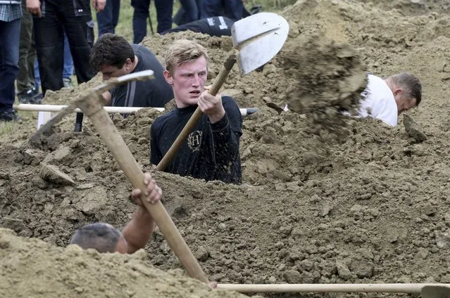 Grave diggers compete  during the Grave Digging Championships in Trencin, Slovakia, Thursday, November 10, 2016. Ten teams from Slovakia, Poland and Hungary on Thursday turned mounds of ground in a competition to crown the fastest gravediggers in central Europe. The Grave Digging Championships held in the Slovakian city of Trencin was meant to promote the funeral industry and bring some levity to a serious profession. (Photo by Ronald Zak/AP Photo)