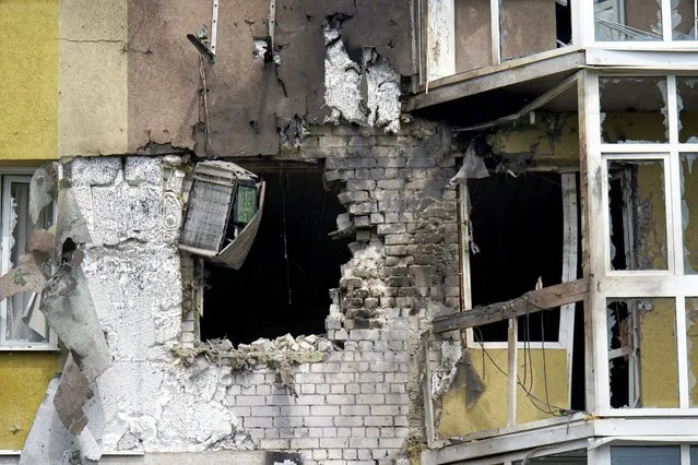 Broken windows and traces of fire are seen after the drone fell at a residential building in Voronezh, Russia, Friday, June 9, 2023. A Russian regional governor says three people were lightly wounded after a drone crashed into a residential building in central Voronezh, a city in southwestern Russia near the border with Ukraine. (Photo by Ara Kilanyants/Kommersant Publishing House via AP Photo)