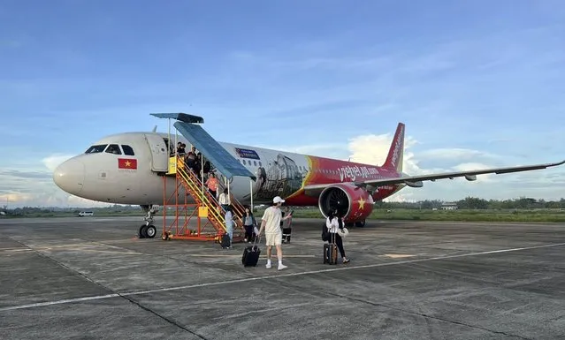 In this photo provided by the Civil Aviation Authority of the Philippines Laoag, passengers disembark from a Vietjet Airbus A321 at the Laoag international airport in Ilocos Norte province, northern Philippines on Wednesday June 28, 2023. The Vietjet plane carrying more than 200 people made an unscheduled but safe landing in the northern Philippines on Wednesday morning after encountering an unspecified technical problem. None of the passengers and crew was hurt. (Photo by Civil Aviation Authority of the Philippines Laoag via AP Photo)
