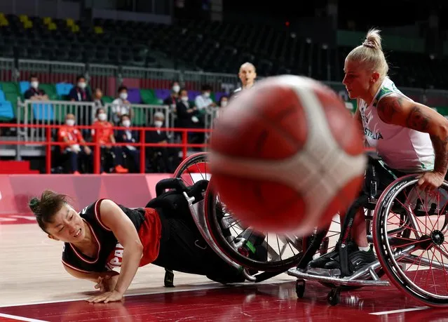 Mari Amimoto of Japan in action with Shelley Cronau of Australia during the wheelchair basketball group A preliminary round at Musashino Forest Sport Plaza in Tokyo, Japan on August 25, 2021. (Photo by Athit Perawongmetha/Reuters)