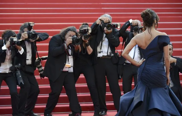 Actress Eva Longoria poses on the red carpet as she arrives for the screening of the film “Carol” in competition at the 68th Cannes Film Festival in Cannes, southern France, May 17, 2015. (Photo by Jean-Pierre Amet/Reuters)