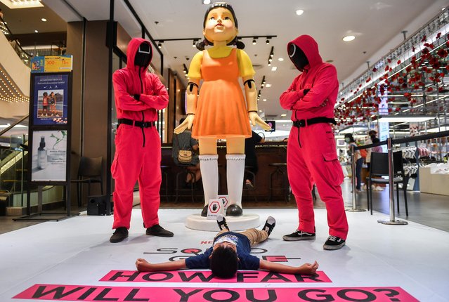 A boy participates in a Netflix series “Squid Game” mission at a department store in Bangkok, Thailand, November 20, 2021. (Photo by Chalinee Thirasupa/Reuters)