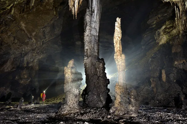 Large stalagmites at the foot of a giant ascending ramp to another level of development in San Wang Dong create a spectacle mid way through a section of cave called Crusty Duvets. (Photo by Robbie Shone/Caters News/ImagineChina)