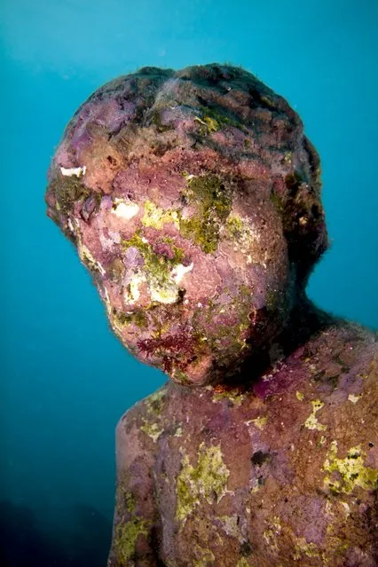 “Inheritance”. Underwater Sculpture, Museo Subacuático de Arte, Cancun. (Photo by Jason deCaires Taylor/UnderwaterSculpture)