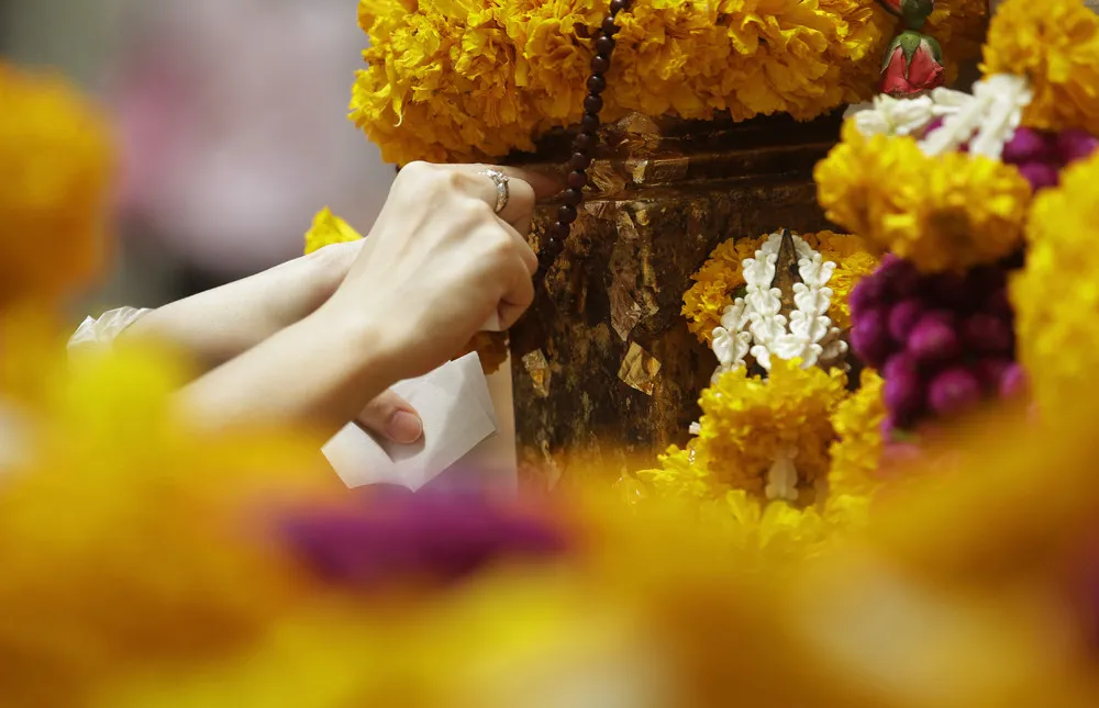 Thais Unveil Restored Statue at Bomb Site to Boost Morale