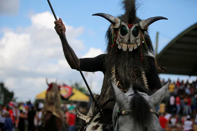A costumed performer takes part in a traditional folk festival in San Martin, Colombia, November 12, 2017. (Photo by Jaime Saldarriaga/Reuters)