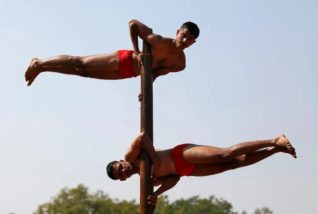 Indian army soldier performs “Malkhamb” (traditional Indian gymnastics) during a “Gaurav Senani” rally at Gandhinagar, in the western state of Gujarat, India, January 28, 2018. (Photo by Amit Dave/Reuters)