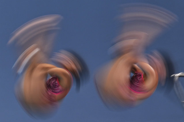 Gabriela Agundez Garcia and Alejandra Estudillo Torres of Mexico compete in the women's 10m synchronised preliminaries at the World Aquatics Championships in Singapore, Monday, July 28, 2025. (Photo by Ng Han Guan/AP Photo)