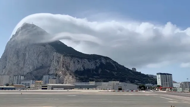 A view of a Levanter cloud formation over the Rock of Gibraltar, Britainon  August 24, 2022 in this still image obtained from social media. (Photo by Met Office via Reuters)