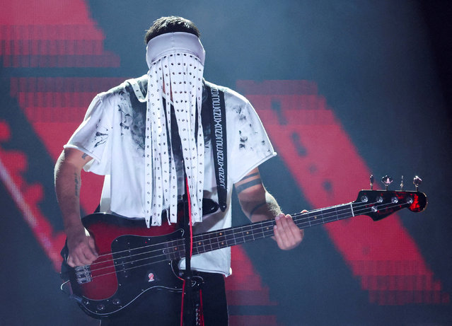 Tyler Joseph of Twenty One Pilots performs during the induction of The White Stripes at the Rock & Roll Hall of Fame Induction Ceremony in Los Angeles, California, U.S., November 8, 2025. (Photo by Mario Anzuoni/Reuters)
