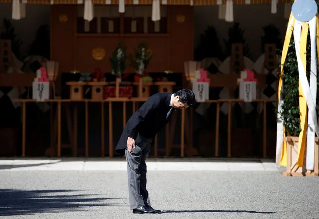 Japan's Prime Minister Shinzo Abe bows before praying at the altar during the funeral of late Prince Mikasa, uncle of the current Emperor Akihito, at the Toshimagaoka cemetery in Tokyo, Japan, November 4, 2016. (Photo by Toru Hanai/Reuters)