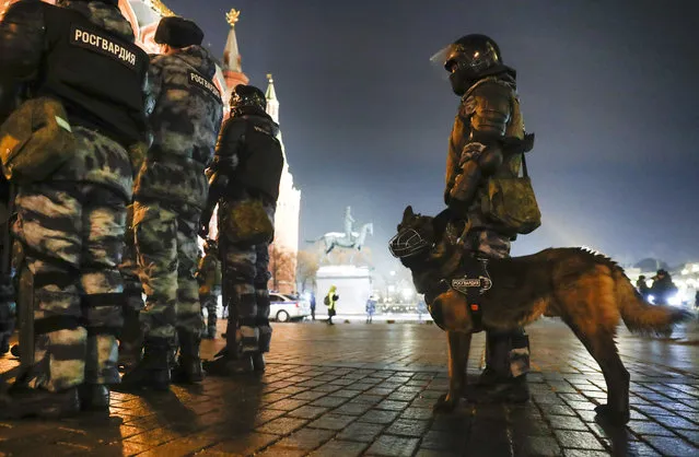 Servicemen of the Russian National Guard (Rosgvardia) gather at the Red Square to prevent a protest rally in Moscow, Russia, Tuesday, February 2, 2021. A Moscow court has ordered Russian opposition leader Alexei Navalny to prison for more than 2 1/2 years on charges that he violated the terms of his probation while he was recuperating in Germany from nerve-agent poisoning. Navalny, who is the most prominent critic of President Vladimir Putin, had earlier denounced the proceedings as a vain attempt by the Kremlin to scare millions of Russians into submission. (Photo by Pavel Golovkin/AP Photo)