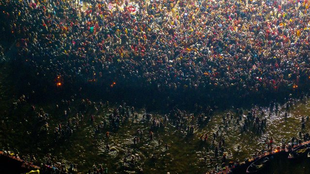 Hindu devotees take holy dips at Sangam, the confluence of the rivers Ganges and the Yamuna and mythical Saraswati river, during the Mahakumbh festival, celebrated every 12 years in Prayagraj, in the northern Indian state of Uttar Pradesh, India, Saturday, January 25, 2025. (Photo by Rajesh Kumar Singh/AP Photo)