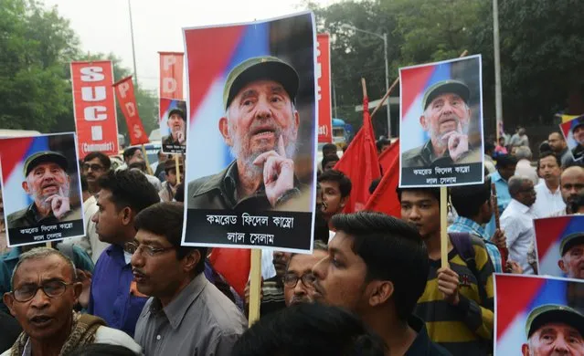 Indian members of Leftists organisations carry placards bearing the image of former Cuban president Fidel Castro during a remembrance rally in Kolkata on November 26, 2016. (Photo by Dibyangshu Sarkar/AFP Photo)