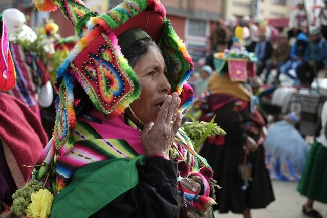 An indigenous woman participates during the Anata Andina (Andean carnival) parade in Oruro, February 12, 2015. (Photo by David Mercado/Reuters)