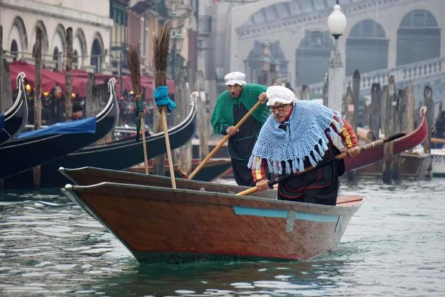 Gondolieri dressed up as 'Befana' (an old woman) steer their boats during a gondola regatta on the Grand Canal as part of the Befana feast celebrations on Epiphany Day, in Venice, northern Italy, 06 January 2016. 'La Befana' is an imaginary old woman in the Italian folklore who is thought to bring gifts to children on the Epiphany Day. (Photo by Andrea Merola/EPA)
