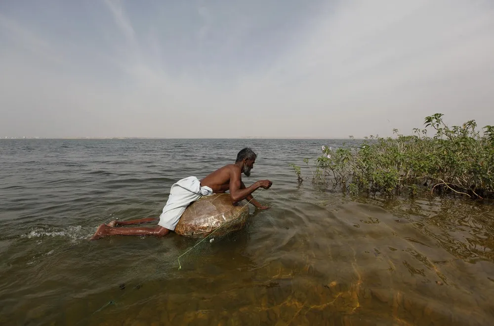 Traditional Fishing on Keenjhar Lake