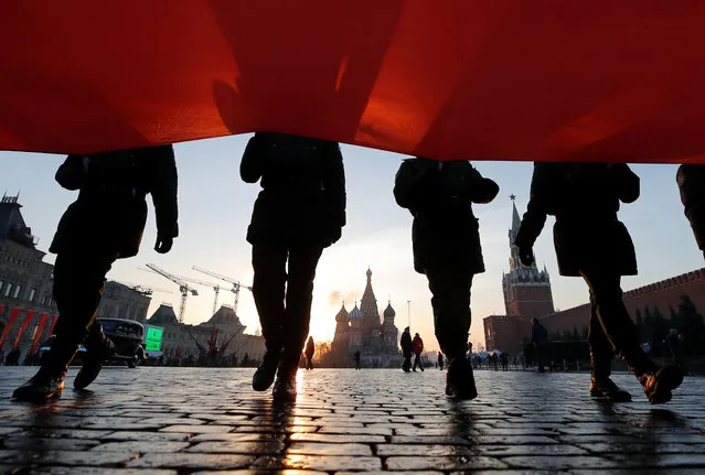 Participants march during preparations for a military parade to mark the anniversary of a historical parade in 1941, when Soviet soldiers marched towards the front lines during World War Two, in Red Square in Moscow, Russia November 7, 2018. (Photo by Maxim Shemetov/Reuters)
