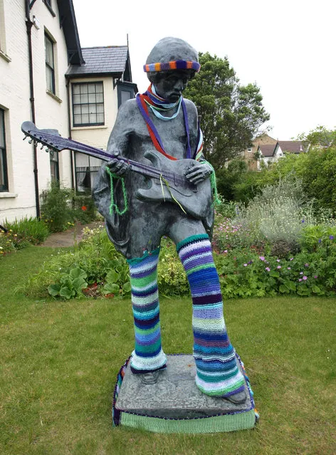 A Jimi Hendrix statue with fresh accessories after being yarn bombed at the Dimbola Museum & Galleries, Isle of Wight, Britain on June 18, 2013. (Photo by MY News Ltd/Rex Features/Shutterstock)