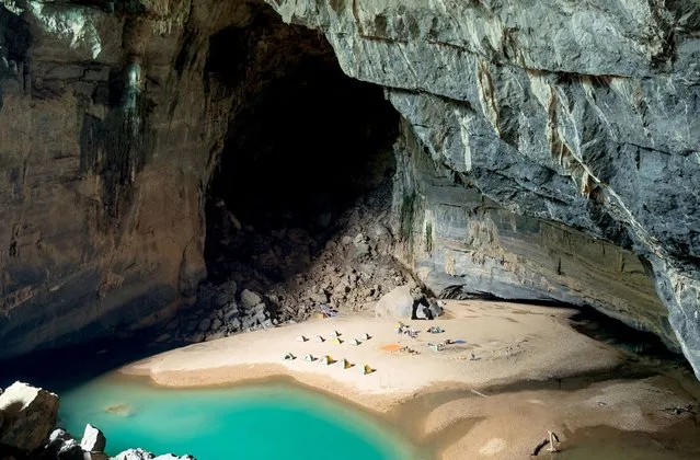 These breathtaking images capture the hidden depths of one of the worlds largest caves, which is so big its home to a beach, a river and a jungle. At more than 130m high, and 150m across, the imposing cave is so big as high as the London Eye and wider than one-and-a-half football pitches. (Photo by Lars Krux/Caters News)