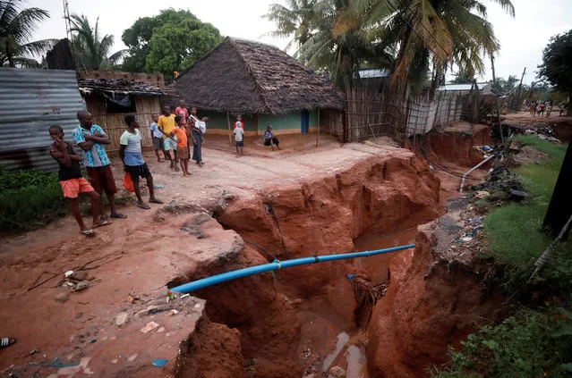 Residents look at a road that collapsed in the aftermath of Cyclone Kenneth, at Wimbe village in Pemba, Mozambique, April 29, 2019. (Photo by Mike Hutchings/Reuters)