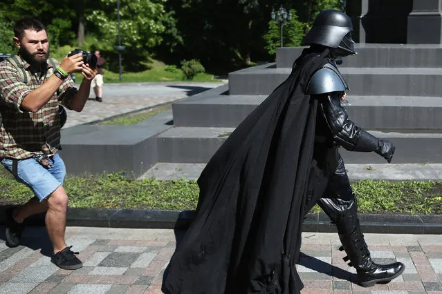 Kiev's mayoral candidate for the Internet Party, “Darth Vader” arrives to speak to the media on Volodymyrska Hill on May 22, 2014 in Kiev, Ukraine. Amongst his pledges Mr Vader promises “Fish for everyone”, and “Anti gravity tripods for journalists”. Ukraine's Presidential elections are to be held on Sunday 25 May, 2014. (Photo by Dan Kitwood/Getty Images)