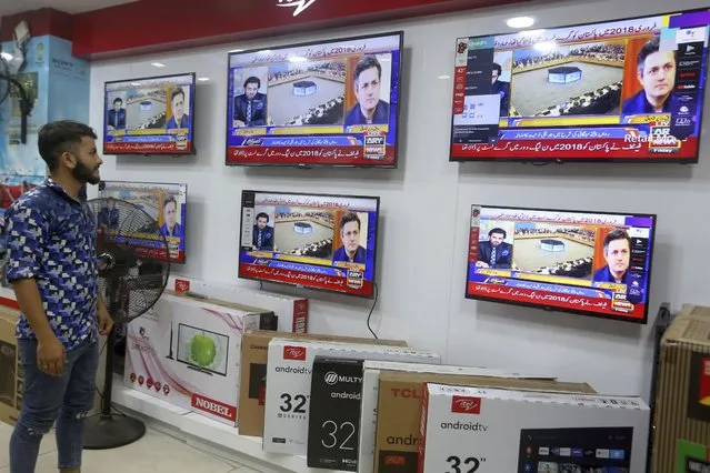 A Pakistan watches news channel flashing news regarding FATF decision, at a market in Karachi, Pakistan, Friday, June 17, 2022. An international watchdog said Friday it will keep Pakistan on a so-called “gray list” of countries that do not take full measures to combat money-laundering and terror financing but raised hopes that its removal would follow an upcoming visit to the country to determine its progress. (Photo by Fareed Khan/AP Photo)