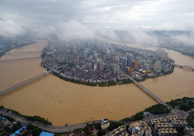 A general view shows the swollen Liujiang River in Liuzhou, south China's Guangxi Zhuang Autonomous Region on July 5, 2016. Flooding in China's Yangtze river basin has left 112 people dead or missing in recent days, media said on July 5, with more damage feared from a typhoon expected to land within days. (Photo by AFP Photo/Stringer)