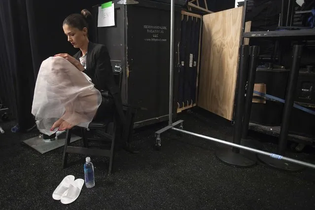 A model sits and waits backstage before the Carolina Herrera Spring/Summer 2015 collection show during New York Fashion Week in the Manhattan borough of New York September 8, 2014. (Photo by Carlo Allegri/Reuters)