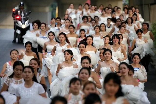 Brides run while participating in the race during the вЂњRunning of the BridesвЂќ race, in Bangkok, Thailand, December 2, 2017. (Photo by Athit Perawongmetha/Reuters)