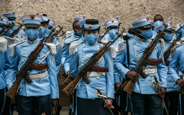 Students from the Antsi Military Academy (school for officers of the Malagasy army) are positioned in downtown Antananarivo, Madagascar on June 26, 2020 before the Malagasy military troops parade in front of the President of the Republic for the traditional Malagasy Independence Day, which was exceptionally organised on the Avenue de l'Indépendance in the city centre but without being open to the public. (Photo by Rijasolo/AFP Photo)