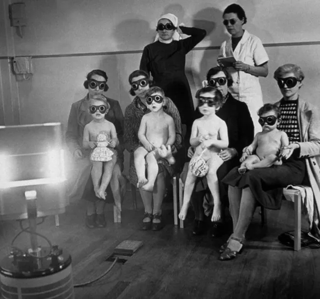 Children receiving ray treatment at the child welfare centre in Harrow Road, west London, circa 1938. (Photo by Hulton Archive/Getty Images)