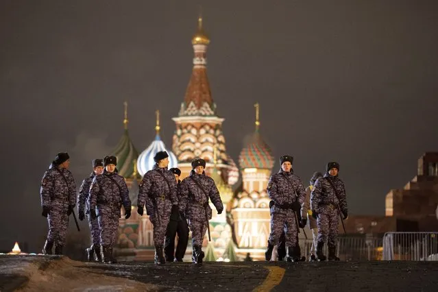 Police and the Rosguardia (National Guard) servicemen walk in the Red Square, closed for celebrations on the New Year's Eve, with the St. Basil's Cathedral, in Moscow, Russia, Saturday, December 31, 2022. (Photo by Alexander Zemlianichenko/AP Photo)